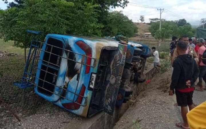Breaking News : Bus Diresaun Baukau Baku Fila Iha Area Laleia-Manatutu